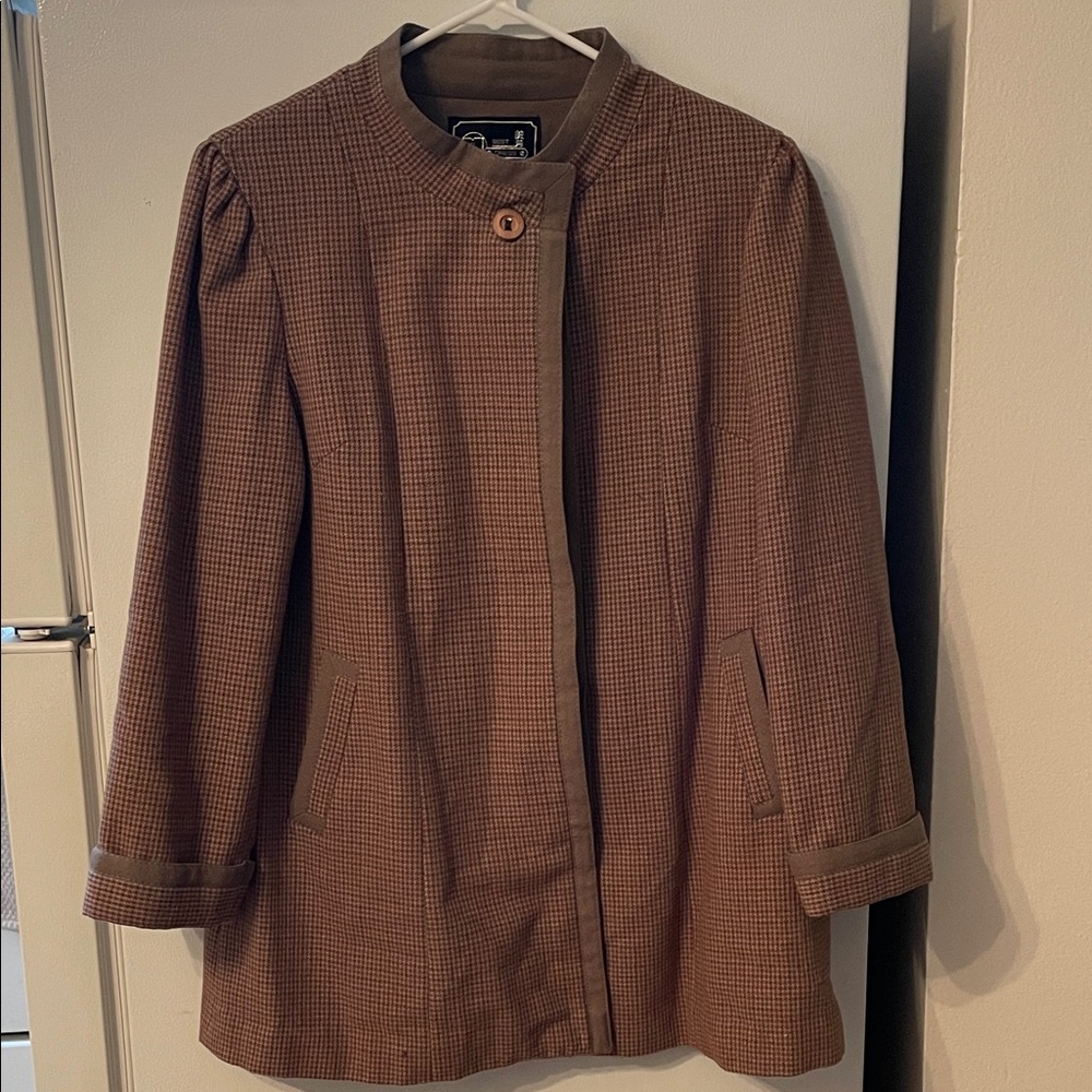 Mei Fung Co.‎ Women’s 16 1/2 Wool Brown Checkered Stylish Coat Wood Buttons